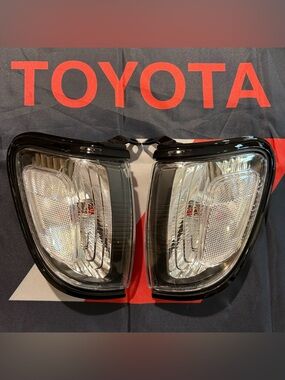 Toyota Tacoma Clear Corner Turn Signal Pair Black Trim (01-04) Year (NEW)